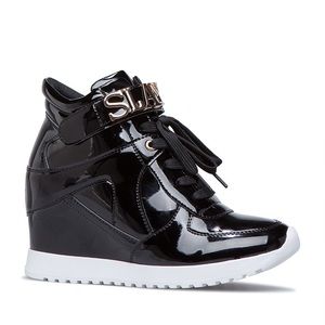 Katerina Sneaker never worn. Black Faux-patent.